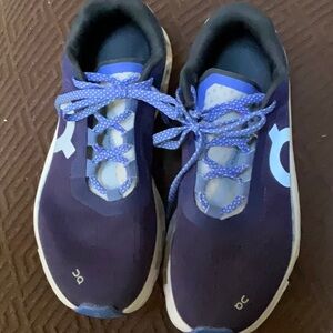 On cloudmonster sneakers size 8